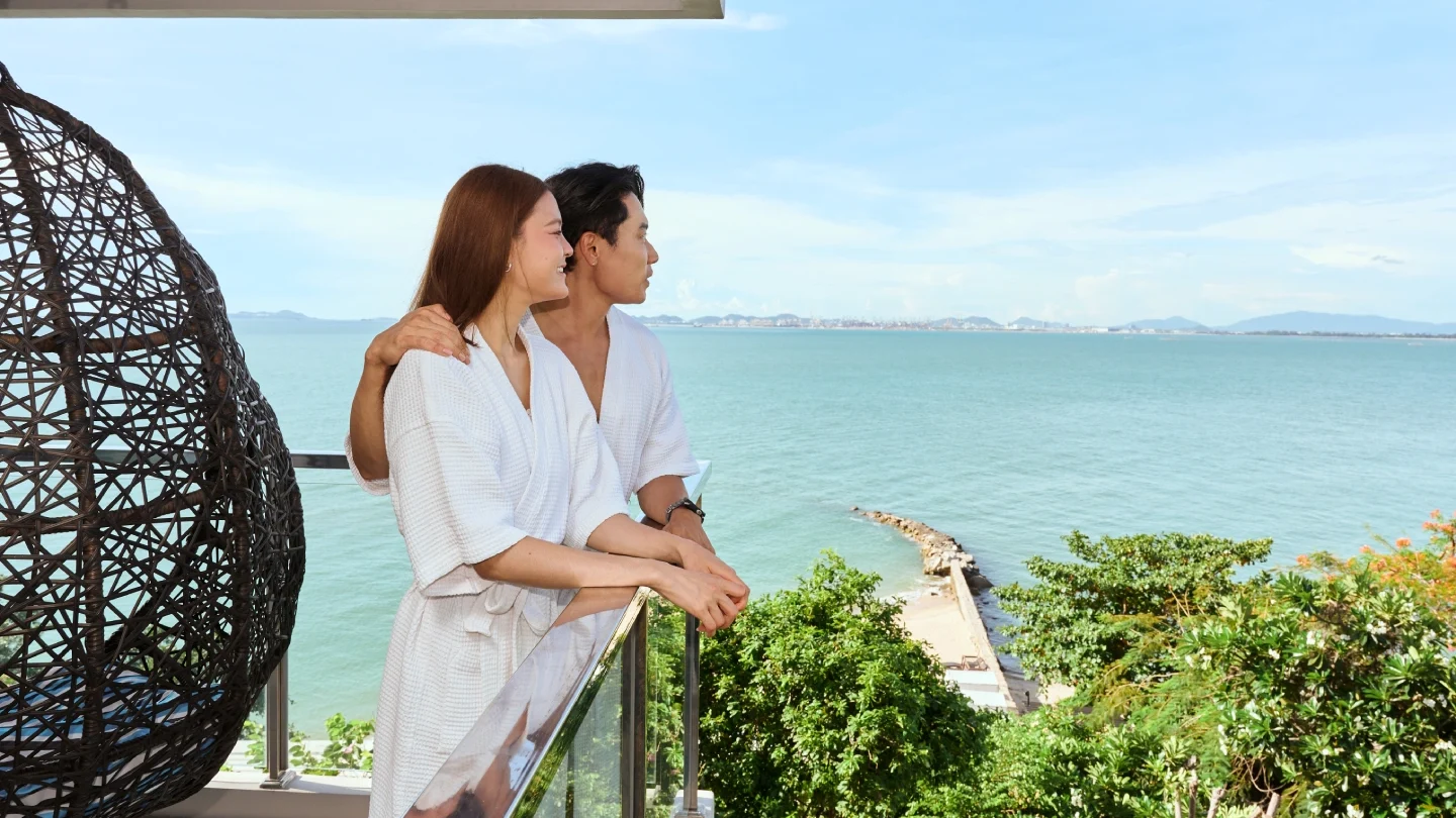 ROMANCE BY THE SEA​