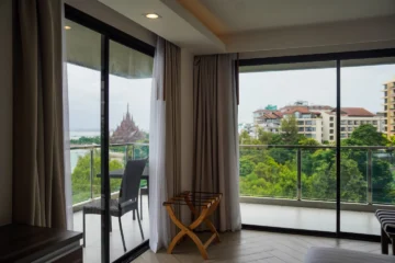 GRAND DELUXE PANORAMIC SEAVIEW