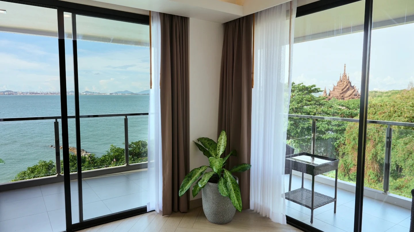 GRAND DELUXE POOL VIEW